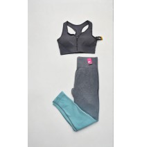 CALZA FITNESS LISO LEVANTA COLA